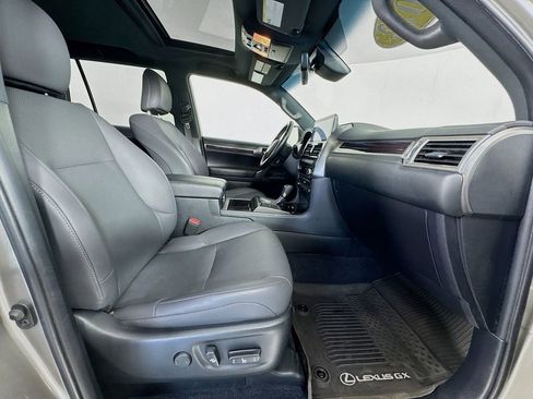 Used 2022 Lexus GX 460 w/ Accessory Package image 27