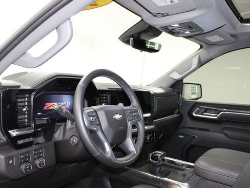 Used 2025 Chevrolet Silverado 1500 LTZ w/ LTZ Premium Package AWD/4WD image 23