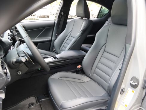 Used 2024 Lexus IS 500 RWD image 40