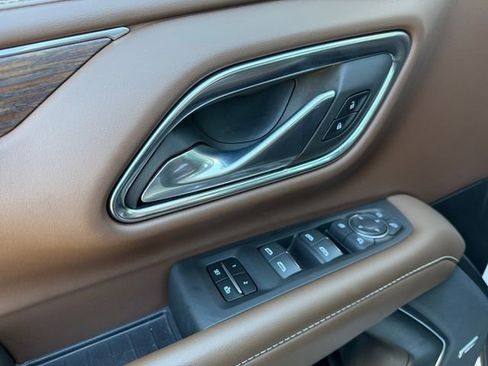 Used 2023 Chevrolet Suburban High Country image 7