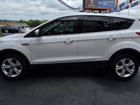 Used 2016 Ford Escape SE FWD image 2