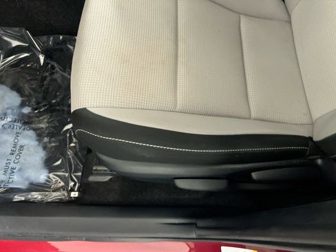 Used 2018 Toyota RAV4 LE w/ Carpet Mat Package AWD/4WD image 9