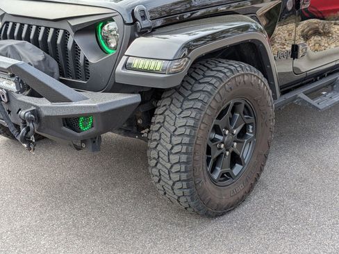 Used 2022 Jeep Gladiator Sport image 9