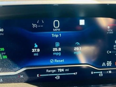 Used 2023 Chevrolet Suburban LT w/ LT Signature Package image 8