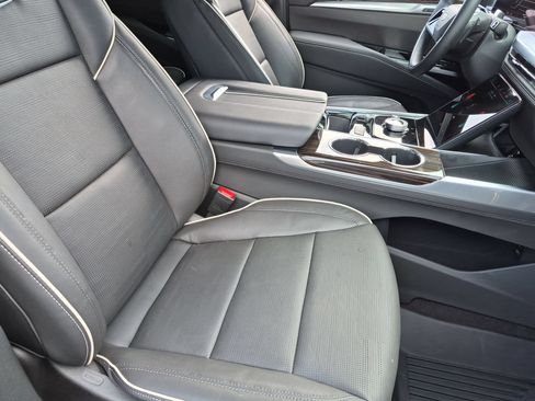 Used 2025 Cadillac Escalade Premium Luxury AWD/4WD image 6