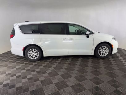 Used 2023 Chrysler Pacifica Touring-L