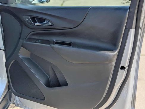 Used 2021 Chevrolet Equinox LT w/ Driver Convenience Package AWD/4WD image 9