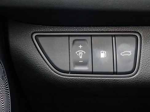 Used 2025 Genesis G70 2.5T w/ Sport Prestige Package image 22