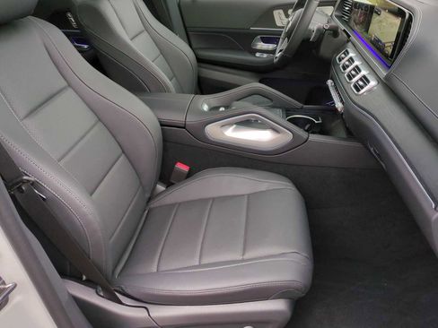 Used 2025 Mercedes-Benz GLS 450 4MATIC image 24