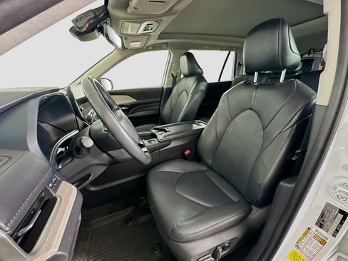 Used 2024 Toyota Grand Highlander FWD image 13