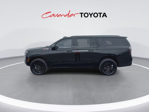 Used 2025 Chevrolet Suburban Z71 w/ Comfort Package image 5