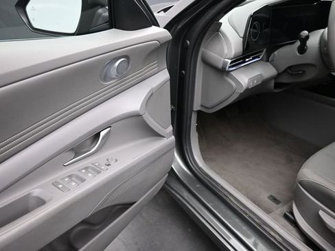 Used 2025 Hyundai Elantra SEL image 14