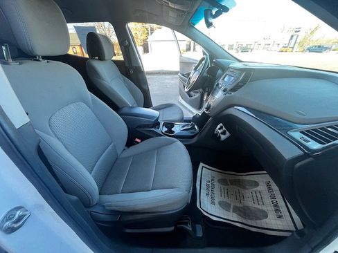 Used 2014 Hyundai Santa Fe Sport image 10