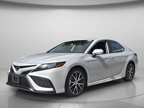 Used 2023 Toyota Camry SE FWD image 8