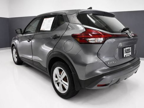 Used 2021 Nissan Kicks S FWD image 3