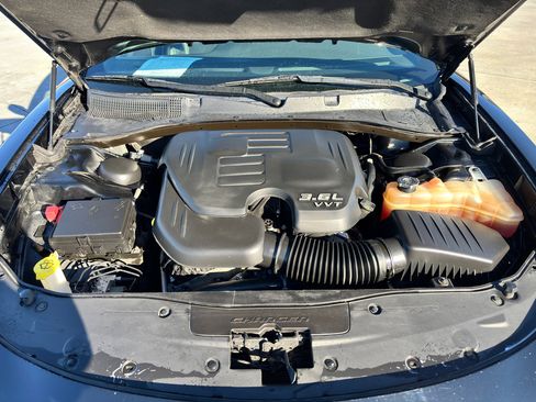 Used 2020 Dodge Charger SXT w/ Leather Interior Group image 10