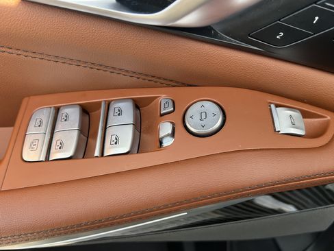 Used 2024 BMW X7 M60i image 16