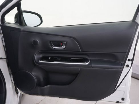 Used 2018 Toyota Prius C Two w/ Carpet Mat Package FWD image 9