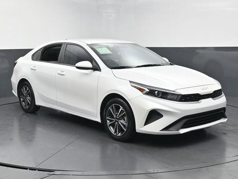 Used 2022 Kia Forte LXS FWD image 3