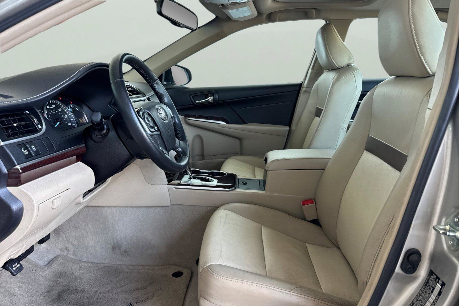 Used 2014 Toyota Camry XLE FWD image 14