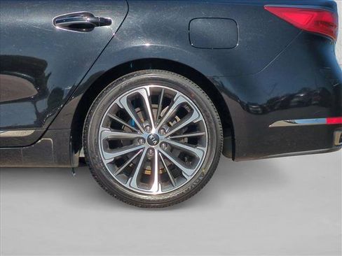 Used 2017 Kia Cadenza Technology image 25