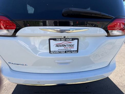 Used 2017 Chrysler Pacifica Touring-L Plus FWD image 39
