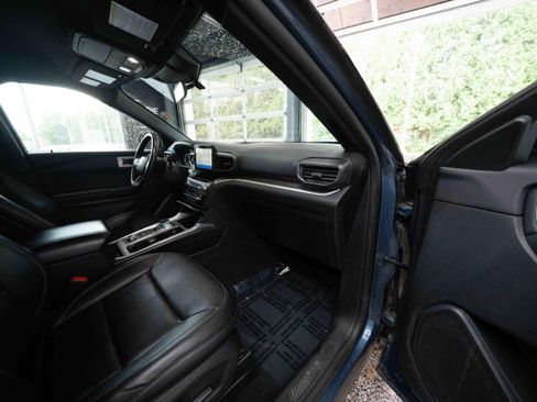 Used 2020 Ford Explorer XLT w/ Equipment Group 202A AWD/4WD image 26