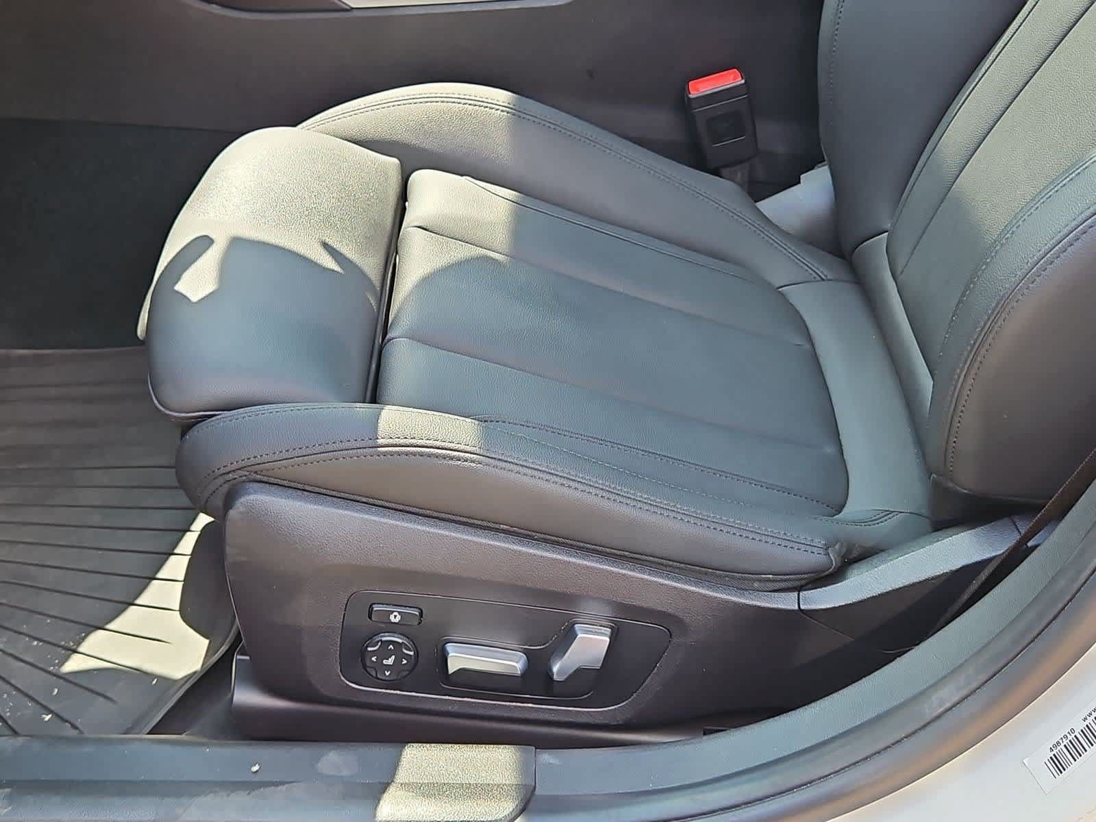 Used 2019 BMW 330i Sedan w/ Premium Package RWD image 17