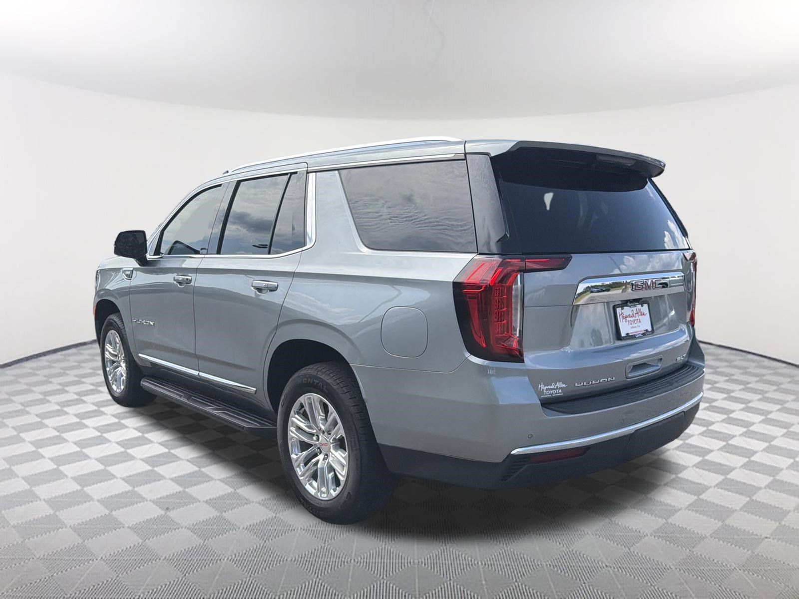 Used 2024 GMC Yukon SLT w/ SLT Luxury Package AWD/4WD image 15