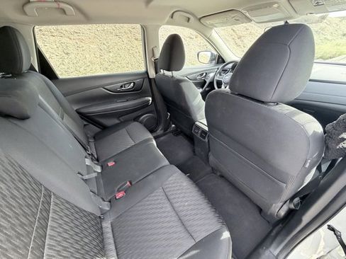 Used 2018 Nissan Rogue SV image 29