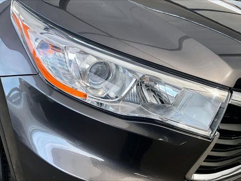 Used 2016 Toyota Highlander XLE image 27