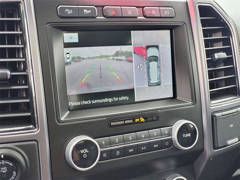 Used 2021 Ford Expedition Platinum image 18