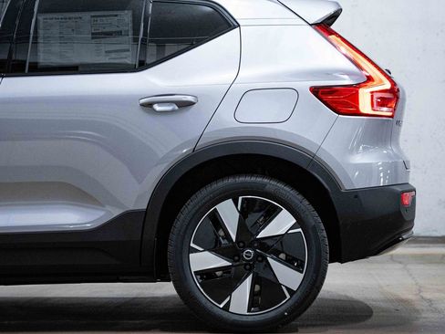 New 2026 Volvo EX40 Plus w/ Climate Package image 4