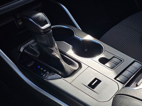 Used 2021 Toyota Highlander LE image 25