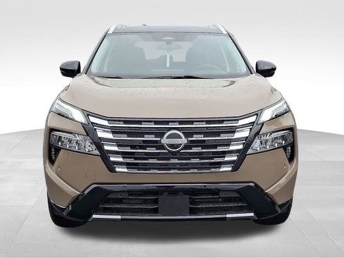 Used 2024 Nissan Rogue Platinum image 2