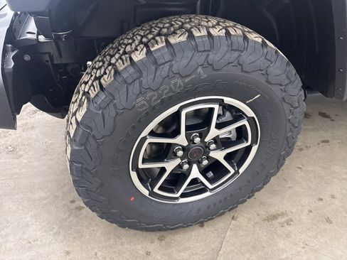 Used 2025 Jeep Wrangler Unlimited Rubicon image 4