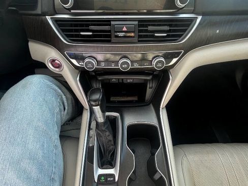 Used 2018 Honda Accord Touring image 14