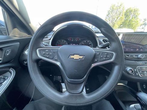 Used 2023 Chevrolet Malibu LT FWD image 16