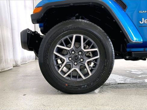 Used 2024 Jeep Wrangler Unlimited Sahara AWD/4WD image 8