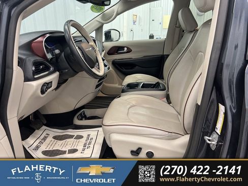 Used 2020 Chrysler Pacifica Limited w/ Tire & Wheel Group image 9