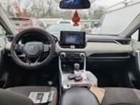 Used 2021 Toyota RAV4 XLE Premium image 14