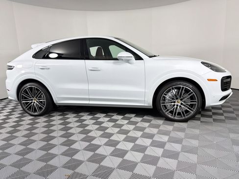 Used 2023 Porsche Cayenne Turbo image 11