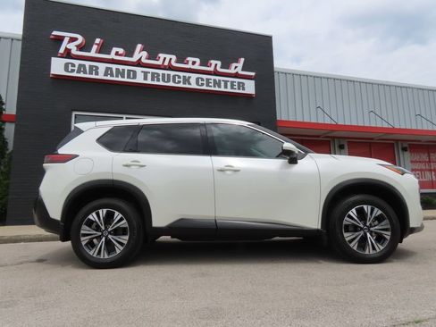 Used 2021 Nissan Rogue SV FWD image 3