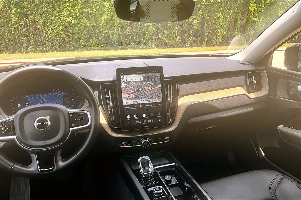 Certified 2026 Volvo XC60 B5 Plus AWD/4WD image 8