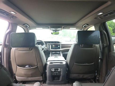 Used 2023 GMC Yukon XL Denali w/ Denali Reserve Package AWD/4WD image 34
