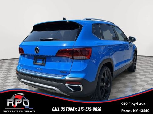 Used 2023 Volkswagen Taos SE w/ Black Wheel Package AWD/4WD image 5