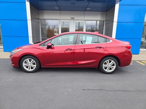 Certified 2018 Chevrolet Cruze LT w/ Convenience Package image 2