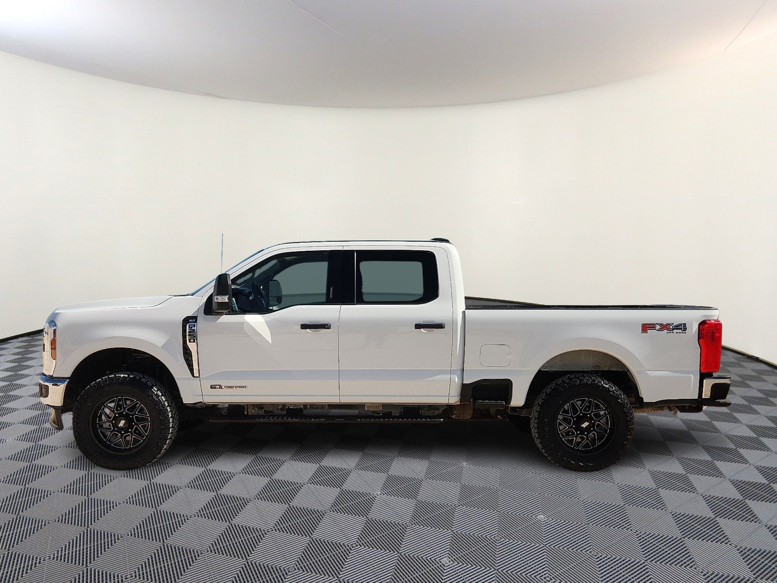 Used 2024 Ford F250 XLT w/ FX4 Off-Road Package AWD/4WD image 2