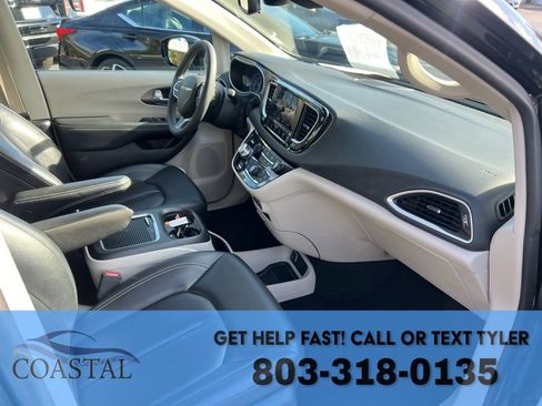 Used 2024 Chrysler Pacifica Touring-L FWD image 20