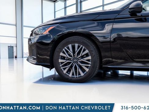 Used 2025 Nissan Altima 2.5 SV AWD/4WD image 32
